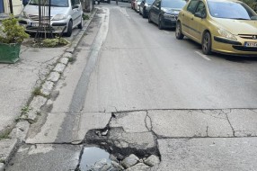 Udarna rupa u Ulici Branislava Nušića