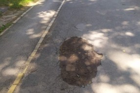 Oštećenja trotoara u Ulici braće Radić (nedaleko od Denis picerije)