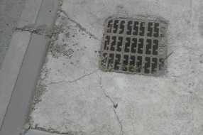 Prilog slike - drži vodu dok majstori odu