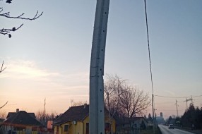 Slomnjena bandera u Starom Žedniku