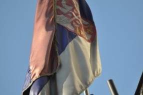 Odnos prema državnim obeležjima (zgrada na uglu M. Gorkog i Cara Dušana)