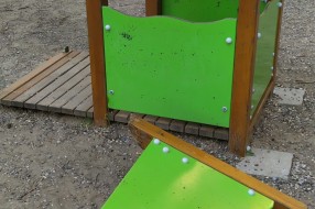Vandalizam na dečjem igralištu na Prozivci
