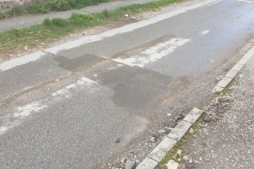 Užasna rupa na uglu Ulica Miloša Obilića i Arsenija Čarnojevića