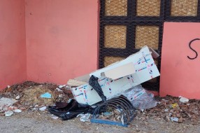Smeće i otpad oko mesne zajednice Peščara