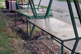 Smeće i otpad oko mesne zajednice Peščara
