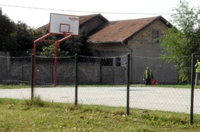 Igralište ili deponija? (ugao Travničke i Stipe Grgića)