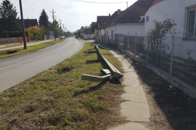Ogledalo i zaštitna ograda na krivini - raskrsnice Majšanskog puta i Segedinske ulice