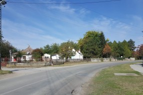 Ogledalo i zaštitna ograda na krivini - raskrsnice Majšanskog puta i Segedinske ulice