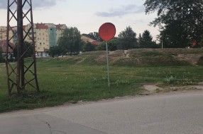 Skinuto saobraćajno ogledalo naraskrsnici ulica Josipa Kraša i Banijske