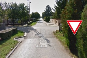 Opasna raskrsnica između ulica Braće Milašina i Fočanske