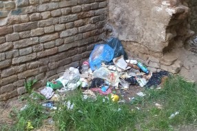 Neodržavanje javne površine (Trg Jakaba i Komora 35)