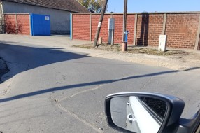 Oštećenje puta na početku ulice Bore Stankovića kod broja 35
