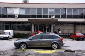 Parkiranje ispred zgrade Nove opštine
