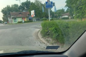 Tabla zaklonila semafor u Ulici Đorđa Natoševića