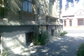 Zapuštena stara lepotica (ugao Braće Radić i Maksima Gorkog)