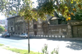 Zapuštena stara lepotica (ugao Braće Radić i Maksima Gorkog)