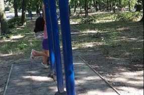 Oštećena klupa i nesigurne sprave za vežbanje u Dudovoj šumi