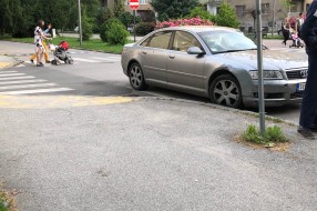 Automobil 3 dana na pešačkom