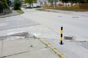 Stub na pešačkoj stazi?