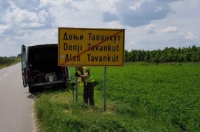 Porušene table u oba Tavankuta