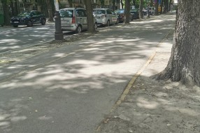 Parkiranje kod dispanzera uprkos zabrani