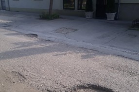 Rupe na putu u Gogogljevoj ulici