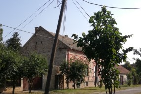 Nakrivljena bandera u Ulici Marije Bursać