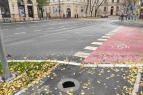 Velika rupa na šahtu na raskrsnici Štrosmajerove i Maksima Gorkog (kod Žute kuće)