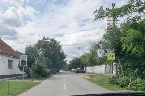 Pogrešno postavljena tabla za zonu škole u ulici na Tokiju