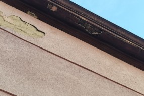 Urušavanje fasade vrtića u Ulici Dragiše Mišovića