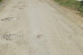 Mnogo udarnih rupa, otežana vožnja (Željezničko naselje)