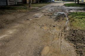 Potrebno asfaltiranje u uilici Gregora Kreka