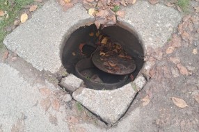 Urušena šahta na uglu Mije Mandića i Mihajla Radnića