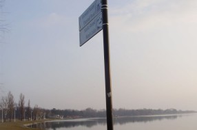 Turistički znakovi ili vetrokazi?