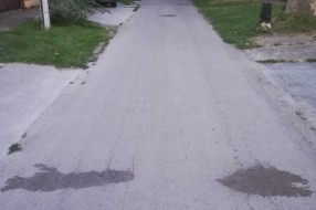 Smrad i prljavština usled curenja tečnosti iz kamiona za odnošenje smeća