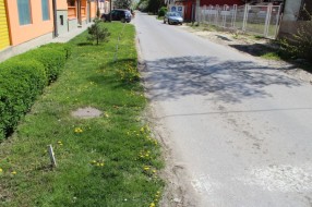 Stubovi uz cestu u ulici Jerneja Kopitara