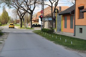 Stubovi uz cestu u ulici Jerneja Kopitara