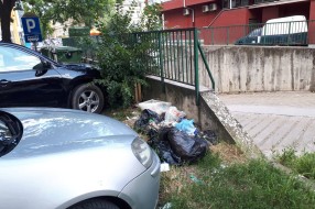 Divlja parking deponija u centru III