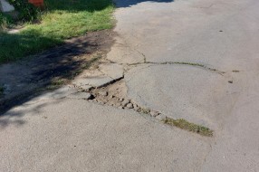Udarne rupe u ulici Šandora Petefija