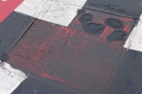 "Utonula" šahta kod pešačkog prelaza na uglu Štrosmajerove i Maksima Gorkog