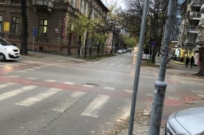Suvišan stub na raskrsnici Đure Đakovića i Vase Stajića