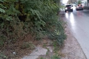 Neprohodan trotoar kod podvožnjaka (Pionir)
