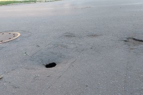 Rupa na putu na uglu Kumičićeve i Šolohove