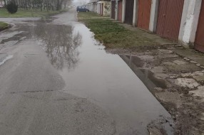 Žačepljena kanalizacija pored parka na Prozivci