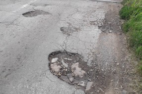 Udarne rupe kod pružnog prelaza u Tavankutu