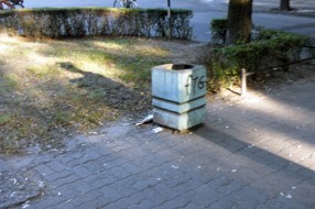 Vreća bez dna u stvarnom svetu - kanta za otpatke kod Gimnazije