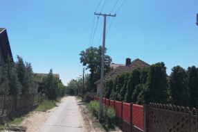 Nagnuti električni stub u Brionskoj ulici