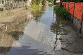 Nagnuti električni stub u Brionskoj ulici