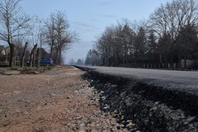 Neodgovorno asfaltiranje na uglu Balzakove i 10. Nove