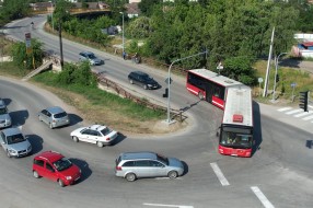 Putovanje preko Majšanskog mosta (autobus, semafor, signalizacija)